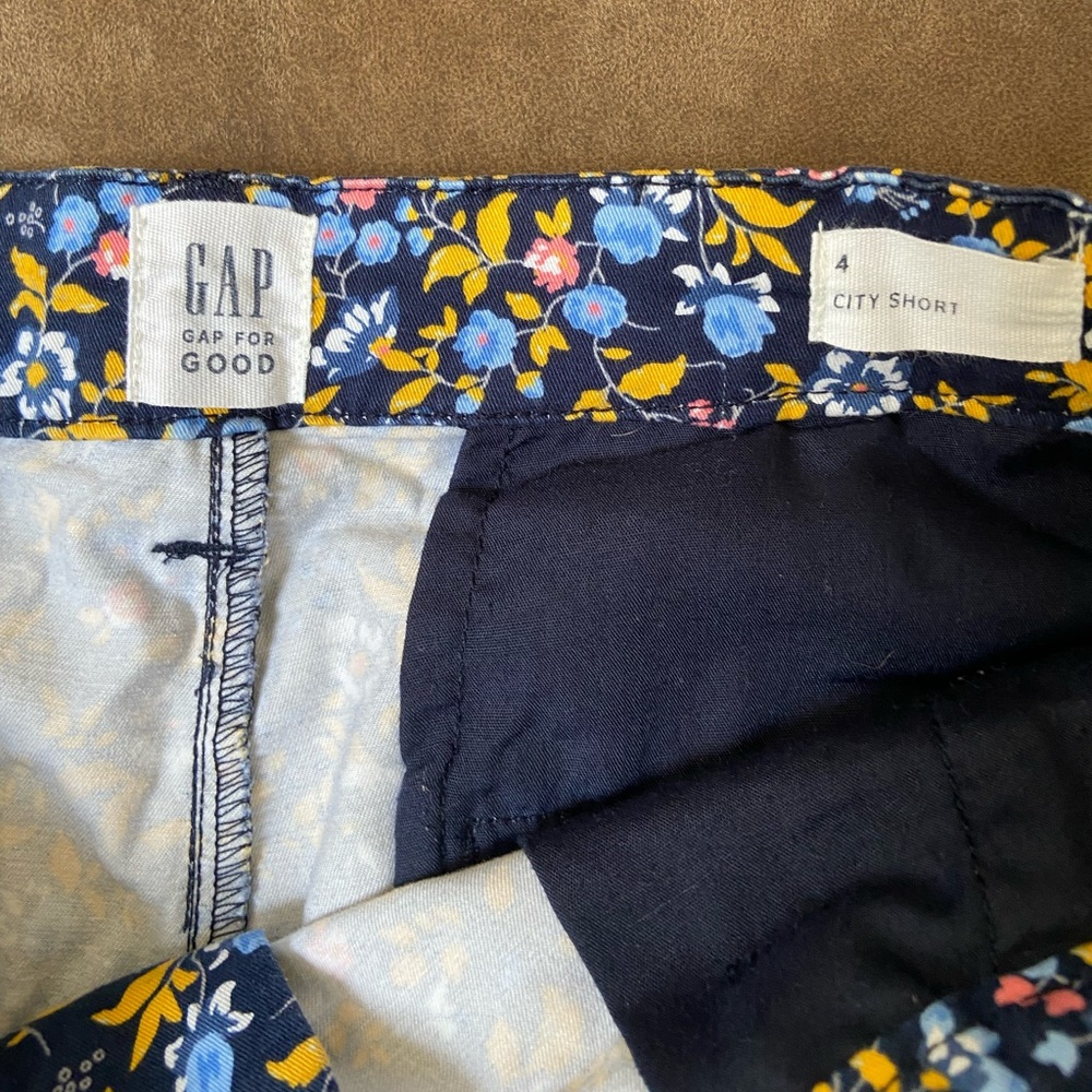 GAP for Good Mid Rise City Short Floral Print; 4 - Picture 4 of 4